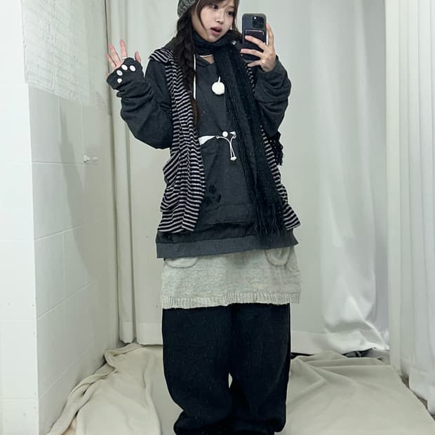 무채색 그레이 네코 니혼진 너드 모리 코디세트