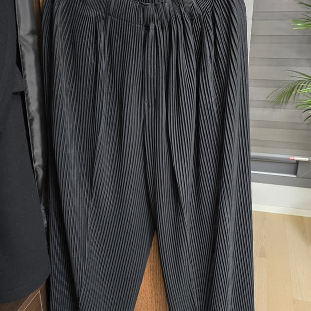 옴므플리세 와이드 팬츠 블랙