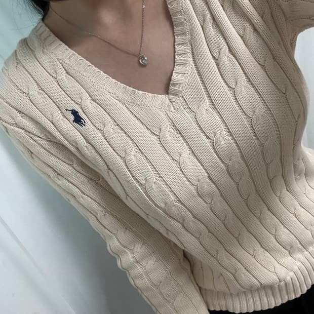 폴로 브이넥 니트