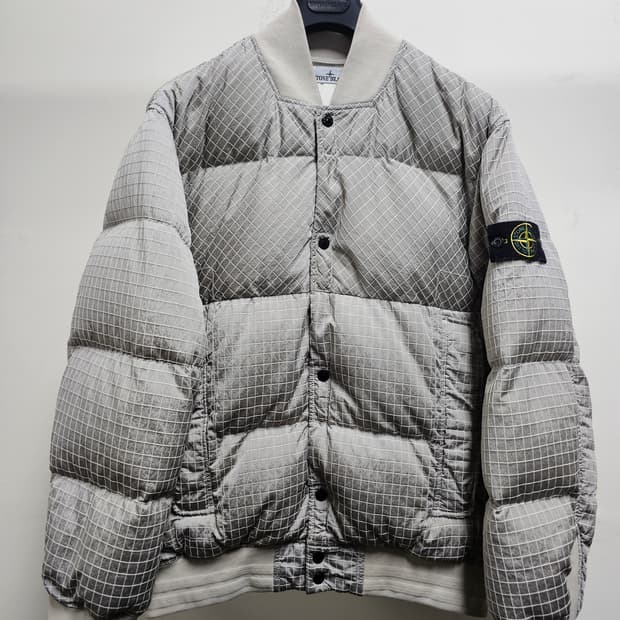 스톤아일랜드 MACRO RIPSTOP NYLON METAL DOWN-TC