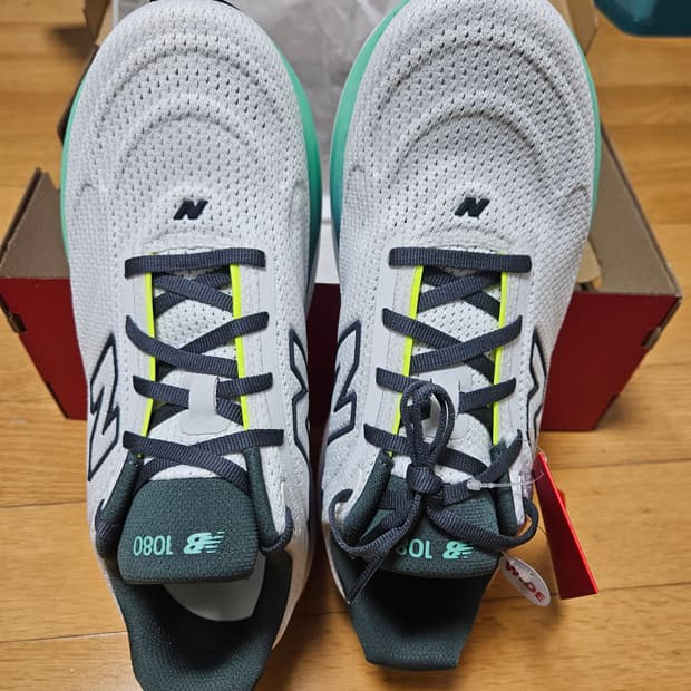 뉴발란스 1080 v15 265사이즈
