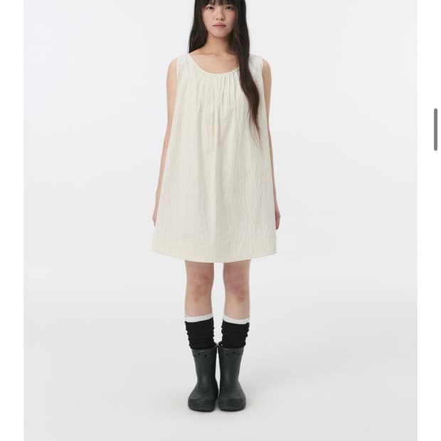 오헤시오 핀턱 스트라이프 원피스 크림베이지