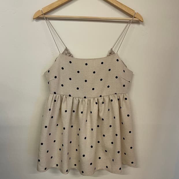 Dot print sleeveless top