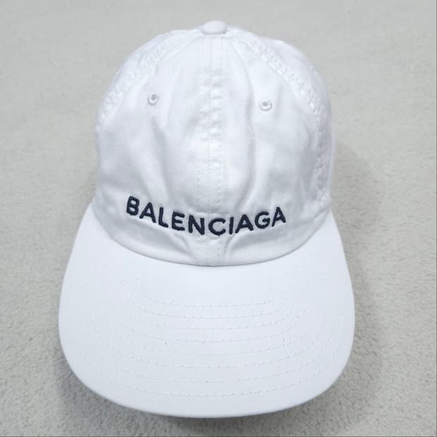 발렌시아가 볼캡 화이트