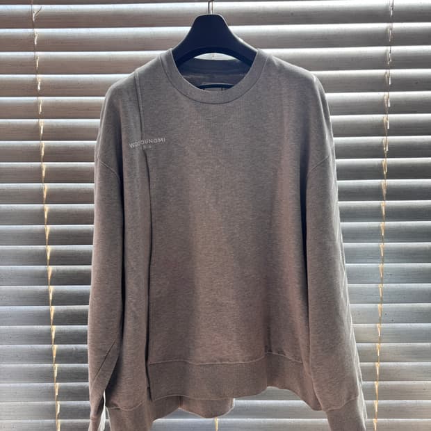 [48] 우영미 절개 맨투맨