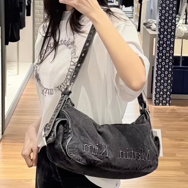 마뗑킴 matin kim 데님 사이드 포켓 백 블랙