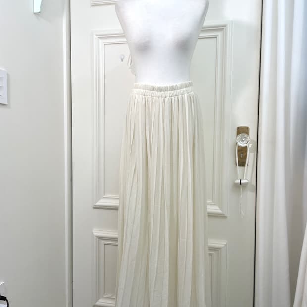 ivory pleats basic banding long skirt