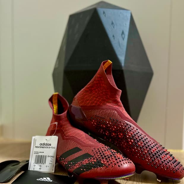 아디다스 프레데터 뮤데이터 드래곤 20+ FG 축구화