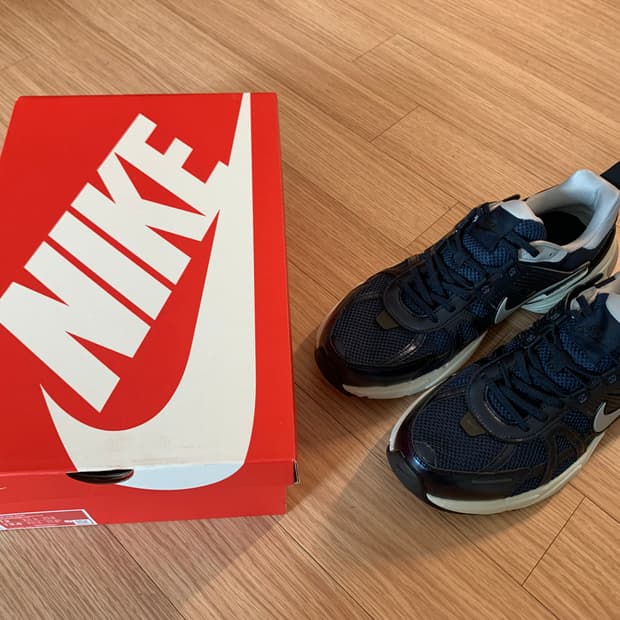 나이키 V2K 런 옵시디언 썬더 블루