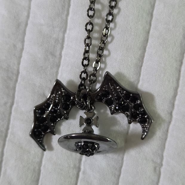 빈티지 비비안웨스트우드 뱀파이어 박쥐 날개 orb 목걸이 판매