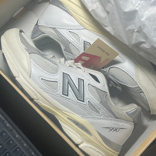 뉴발란스 990 V3 씨 솔트