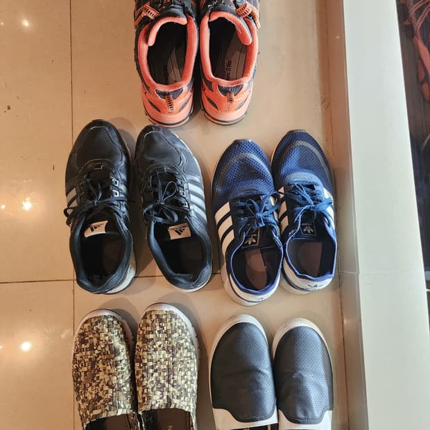 남성 신발 5켤레 일괄 팜.(트랙스타 등산화, 아디다스 운동화, 슬립온)