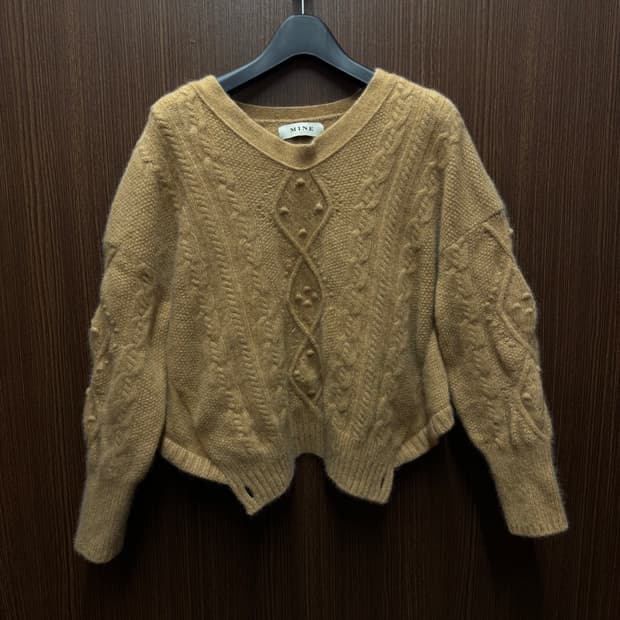 한섬 마인 라쿤퍼 니트 