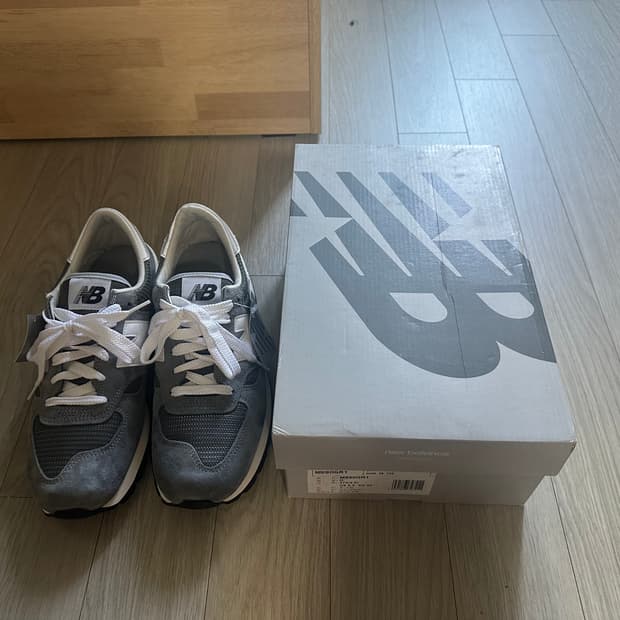 뉴발란스 990v1 메이드 인 USA 그레이 화이트 275사이즈