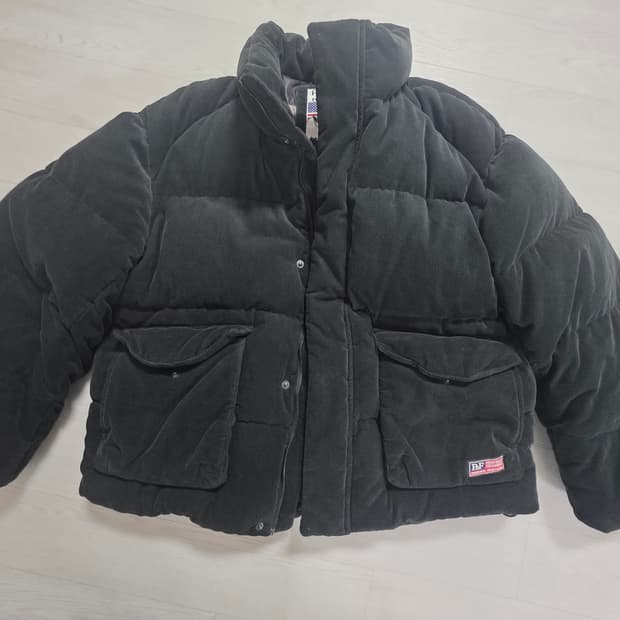 펜필드x프리즘웍스 콜라보 코듀로이

덕다운 패딩 105사이즈