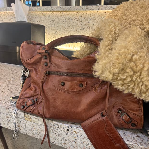 발렌시아가 모터백 브라운