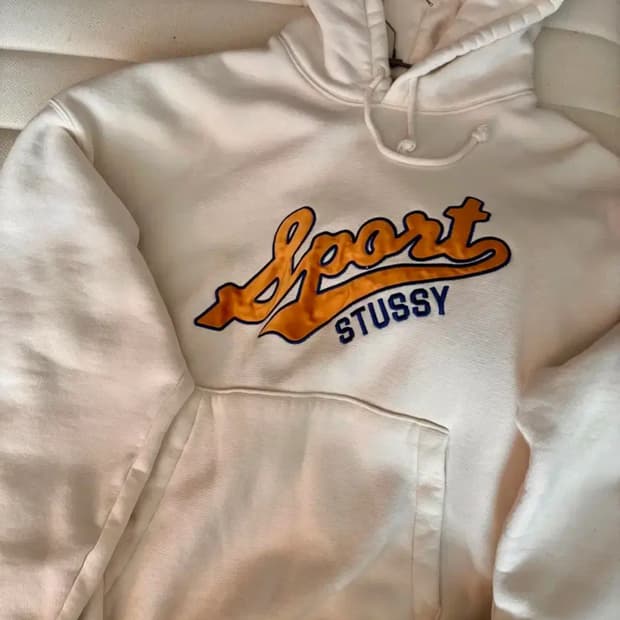 스투시 사틴 패치 오버사이즈 후드 오프 화이트