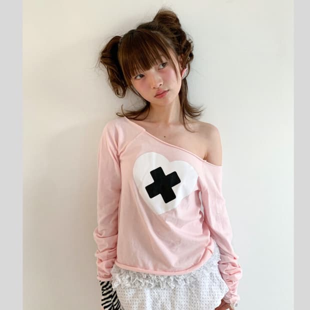 구매해요! 샵페어리 cross heart cut off t-shirt 