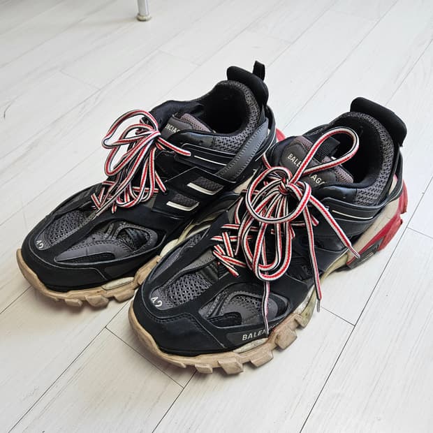 발렌시아가 트리플s 블랙/레드 42사이즈