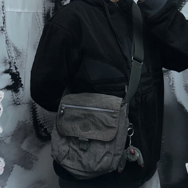 키플링 크로스백 그레이