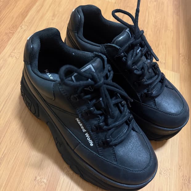 네이키드울프 운동화 블랙235