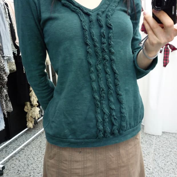 Forest ruffle v-neck tee