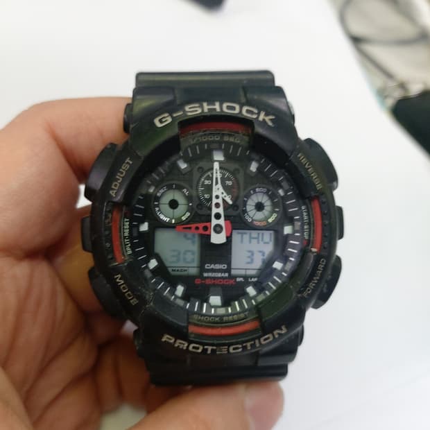 블랙 색상의 카시오 쥐샥