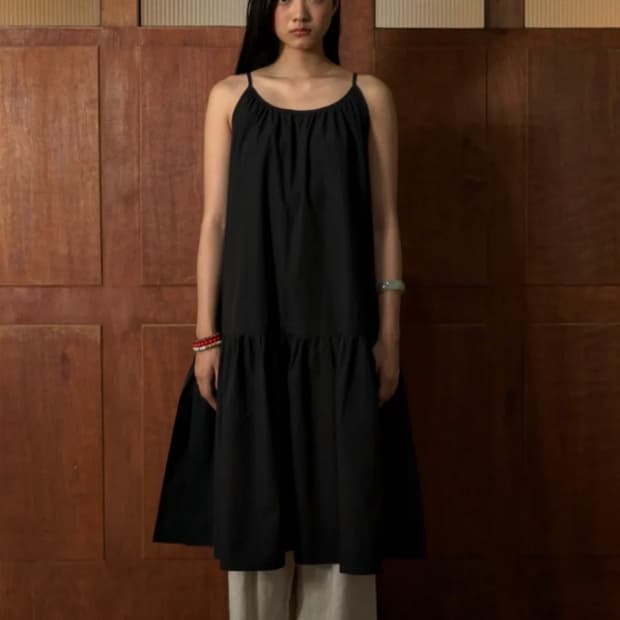 로액슈얼 사이드 슬릿 드레스