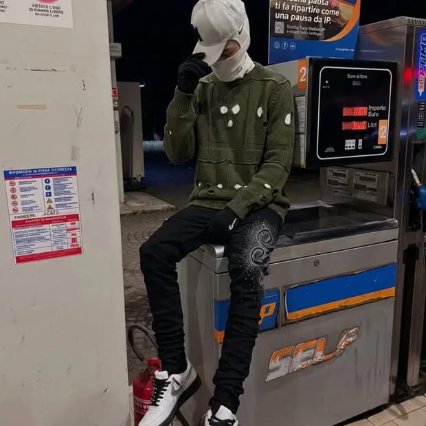 (급처) VETEMENTS 바라클라바 니트 카키