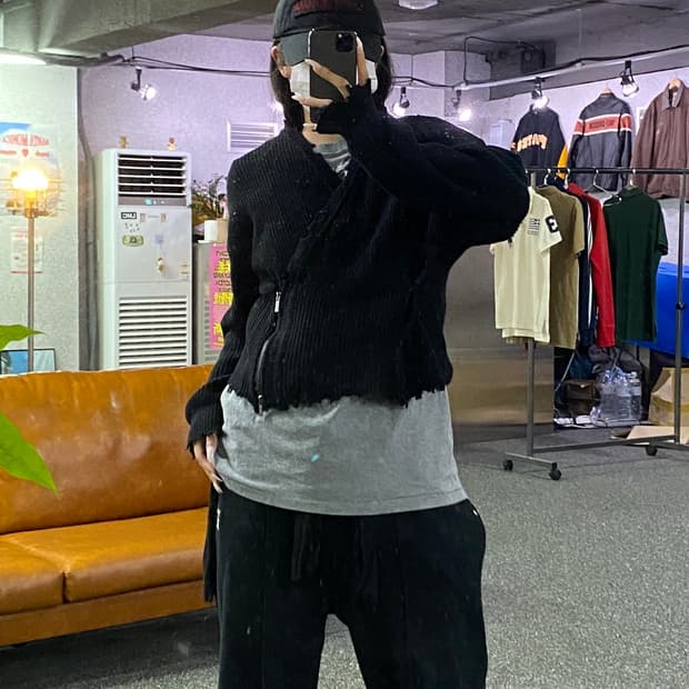 마뗑킴 핀치드 투 웨이 니트 집 가디건 B5052