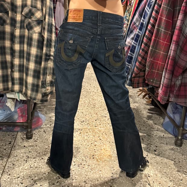 TrueReligion 트루릴리젼 워싱 세미 부츠컷 데님 팬츠