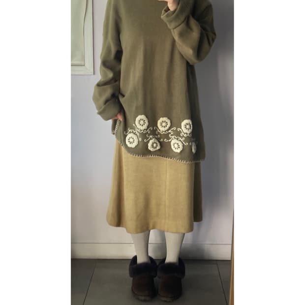 올리브 민들레자수니트