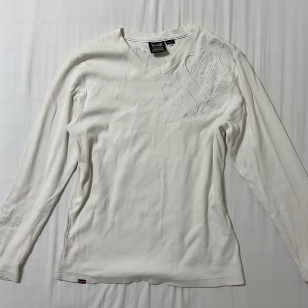 Norton 자수 디테일 롱슬리브 긴팔티