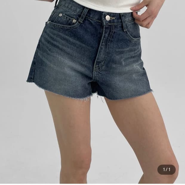 [새상품] 블랙업 라일린 컷팅 데님 숏팬츠L