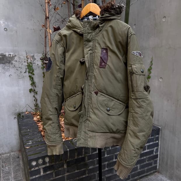 리바이스 카키 퍼 패딩