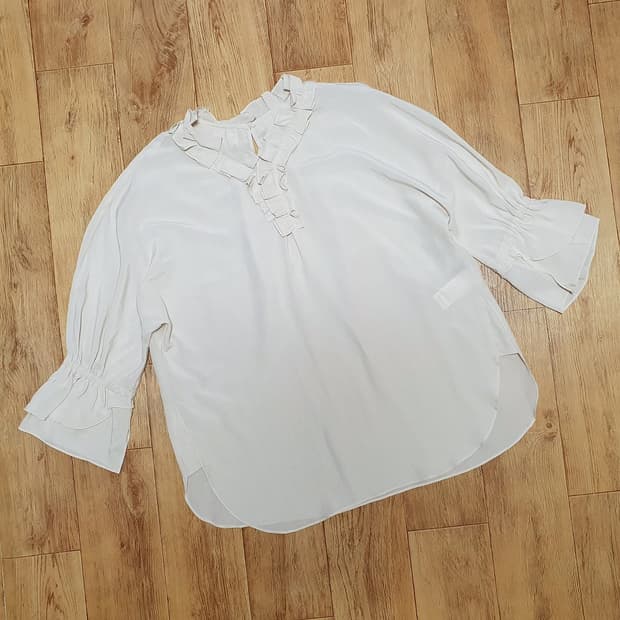 나이스클랍(NICE CLAUP) 핀턱카라 블라우스 55-66 새상품