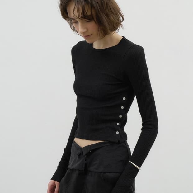 포에토 KNITTING BUTTON TEE 블랙