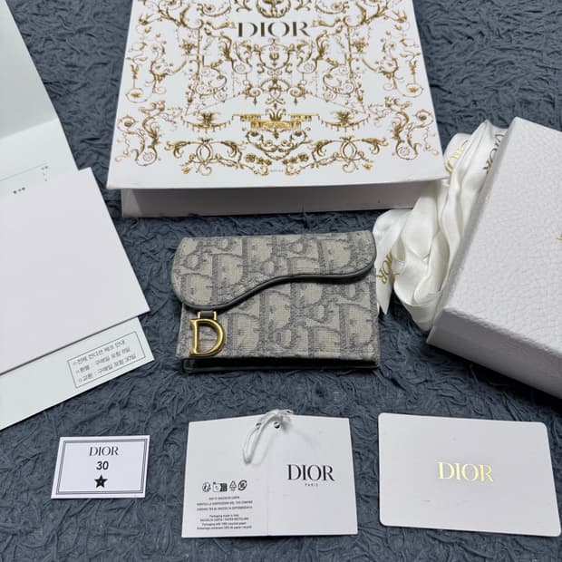 디올 새들 여성 카드지갑