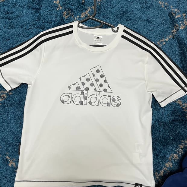 아디다스 도트 흰색 반팔