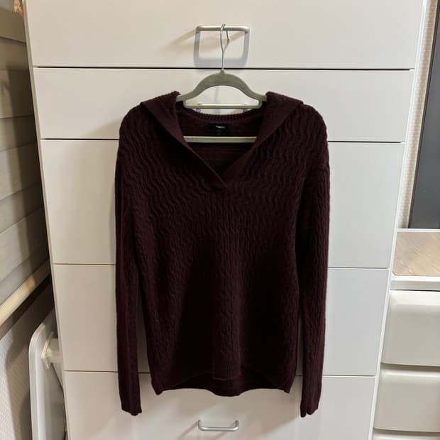 theory 띠어리 울캐시미어 버건디 세일러 카라 니트