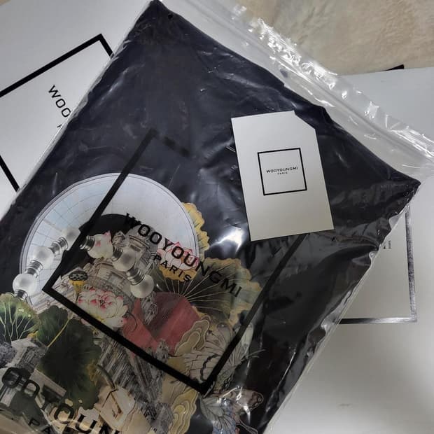 [새상품/풀구성]25FW 우영미 시티 백로고 반팔티 48사이즈 블랙