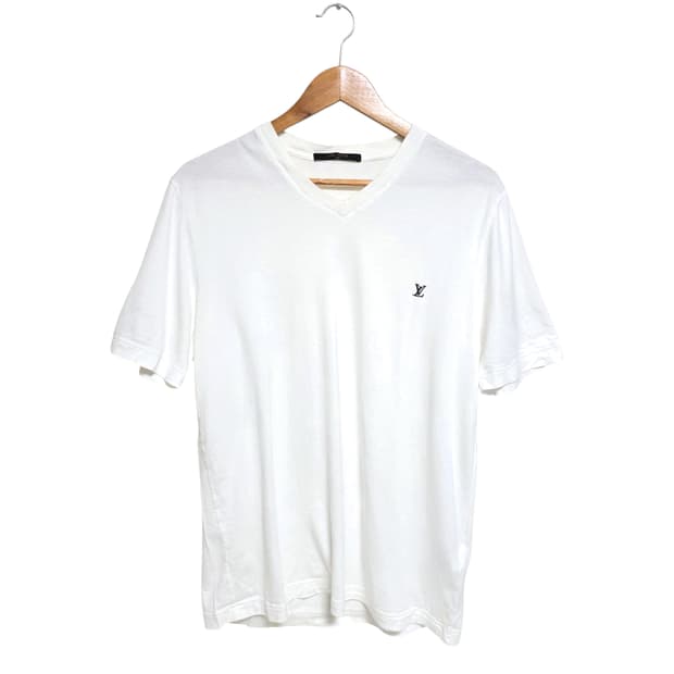 루이비통 LV 로고 자수 브이넥 반팔 티셔츠