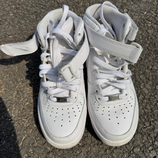 나이키 우먼스 에어포스 1 07 미드 230사이즈