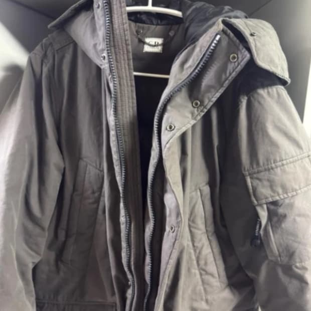 C.P. 컴퍼니 후드 패딩 점퍼 카키색