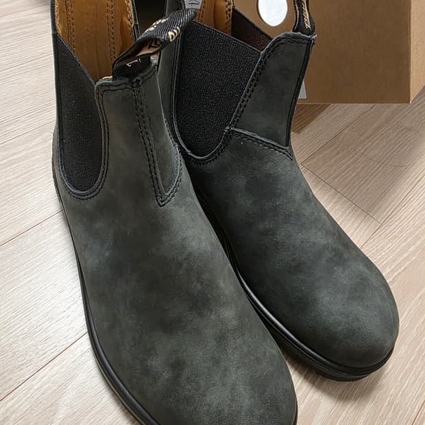 블런드스톤 Classic #587 러스틱블랙 UK 7.5팔아요