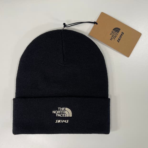 노스페이스 x 스킴스 비니 오닉스