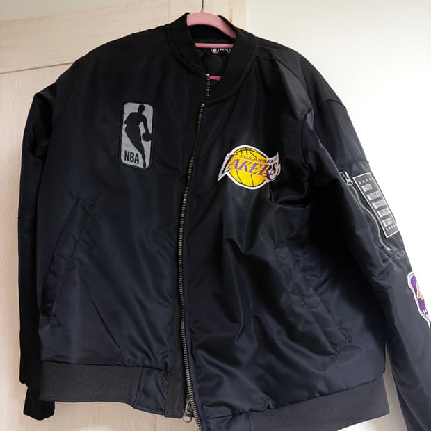 LA Lakers 항공점퍼 블랙