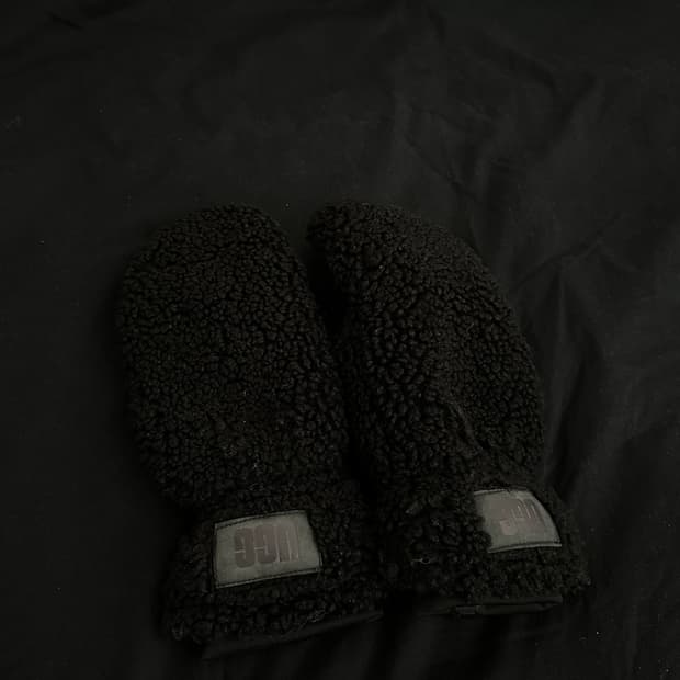 어그 부클 벙어리 장갑 블랙