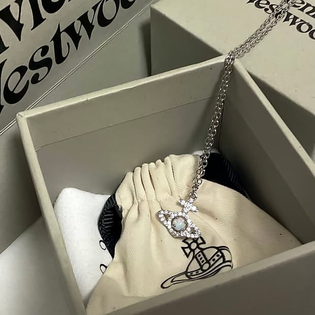 풀박스) 비비안웨스트우드 오팔 펜던트 목걸이