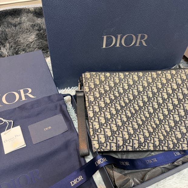 디올 오블리크 A4 클러치